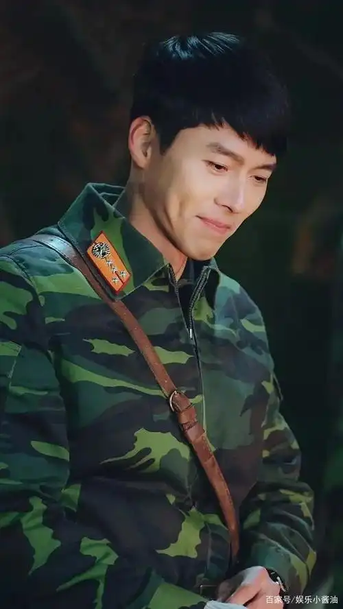 《爱的迫降》玄彬迷彩服和军阀装美图欣赏,快40岁的人居然这么帅