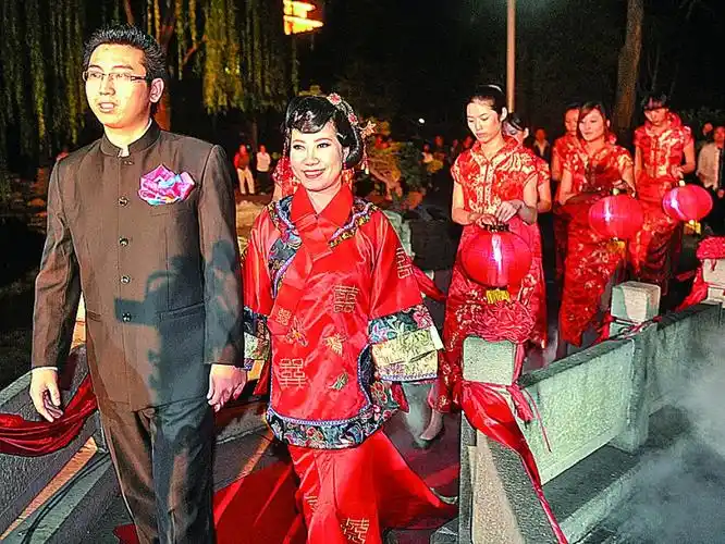 民初中式婚礼亮相济南中西结合受欢迎