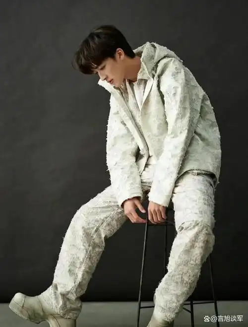 何洛洛什么神仙颜值啊,阳光帅气迷人十足,微微一笑很倾城!