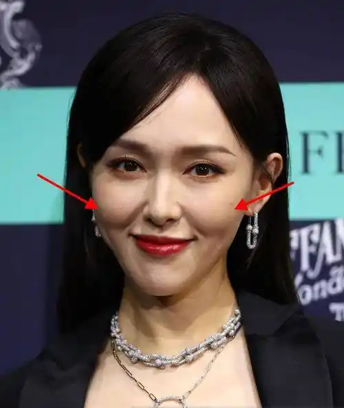 原创40岁唐嫣最新生图引热议苹果肌抢镜年龄感重网友感叹老了