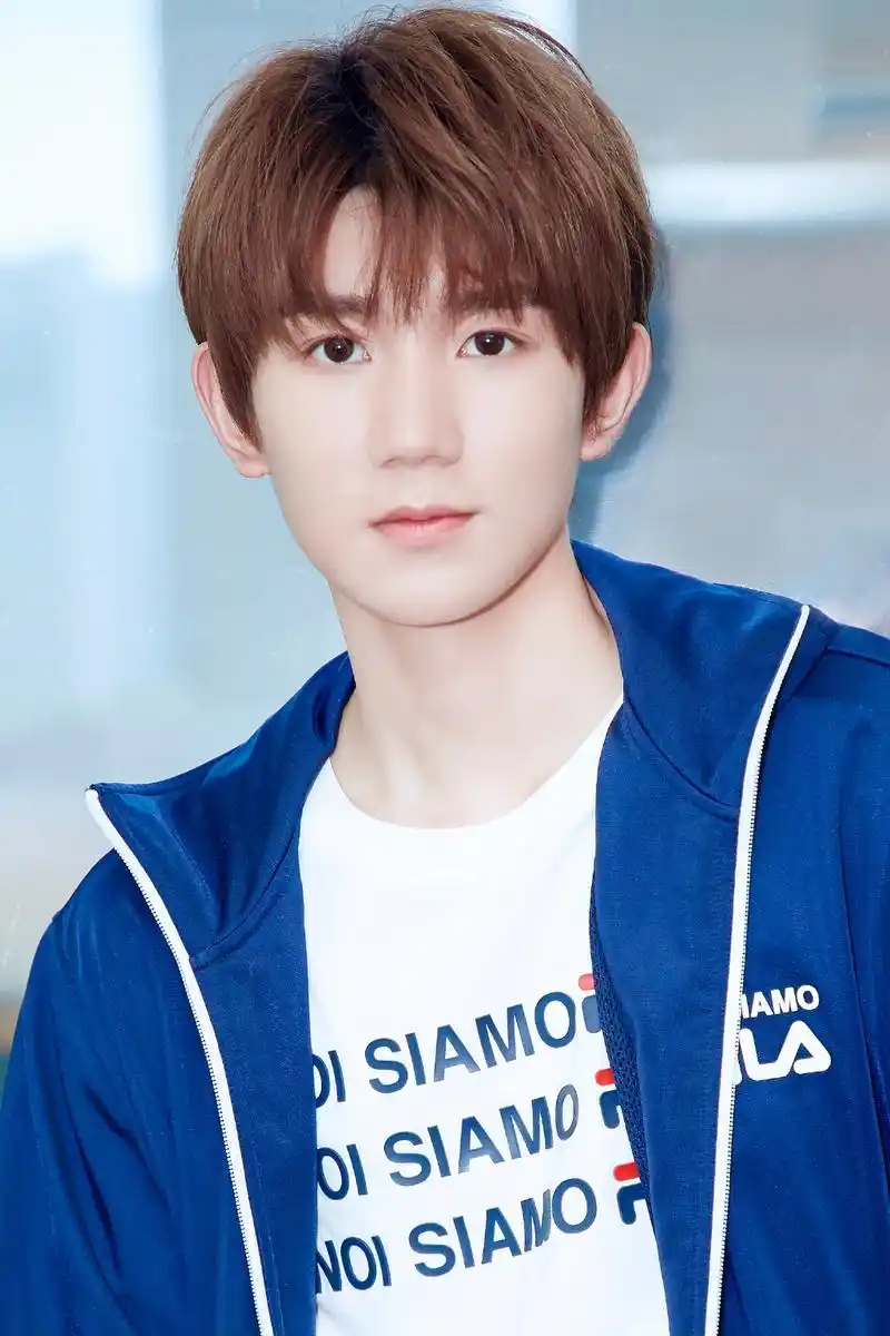 tfboys王源图片王源fila代言活动照图片