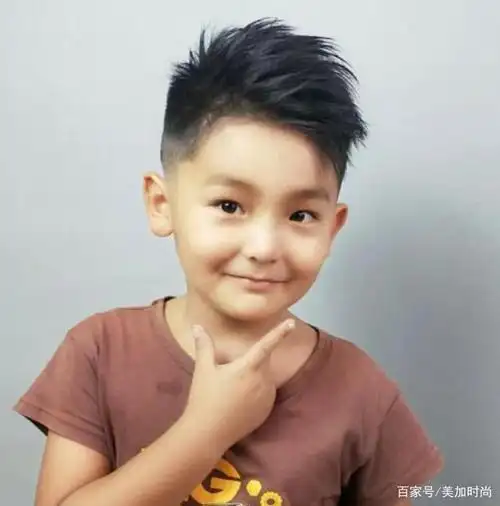 8岁儿童最酷发型男,孩子发型这样剪,可爱帅气又利落