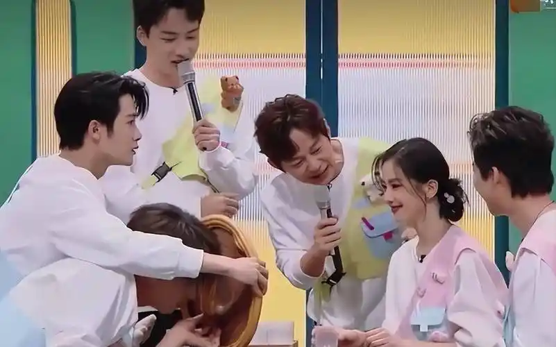 刘诗诗的担心是对的,这次连何炅,杨迪都无语,网友评论一边倒_舞台