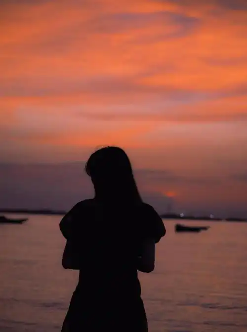 唯美黄昏下的人影