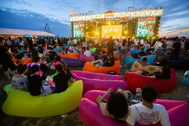 在音乐的热浪中,全国各地的音乐节如雨后春笋般涌现,为这片土地带来了