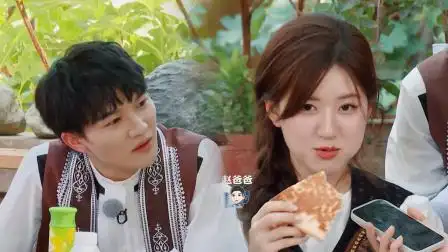 赵露思给爸爸打电话,周深狂捣乱