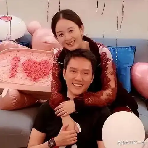 赵丽颖带孩子逛动物园,"罕晒"母子秀幸福,5岁想想身高优越