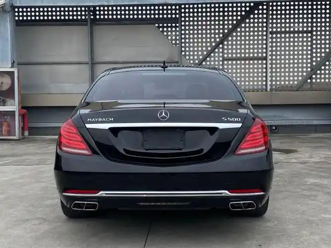 迈巴赫s400,款式虽然有些老了,大灯尾灯要是升级一下还是很漂亮的08