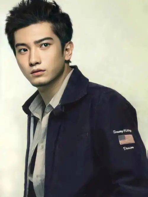 中场休息之年轻的田雨居然这么帅有p