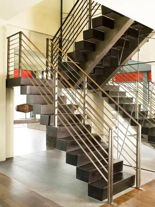 黑色木质台阶楼梯装修效果图