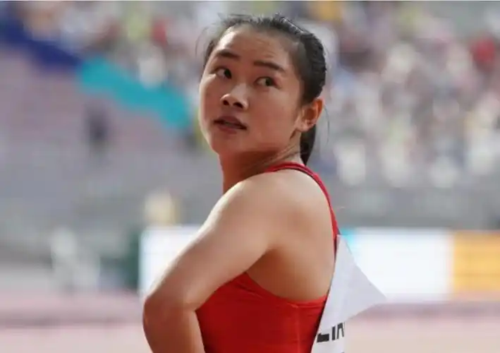 梁小静11秒09夺海外赛百米冠军_腾讯新闻