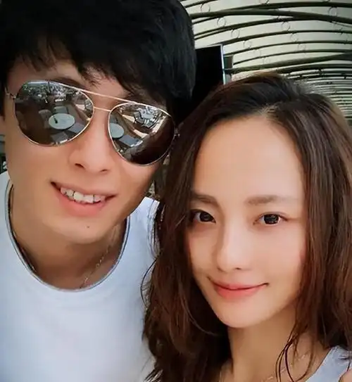 回顾3年生两子,结婚8年都等不来婚礼的张嘉倪,终究为他人做了嫁衣