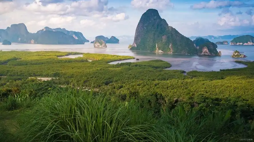 python代码自动提取win10内置的锁屏壁纸_desktop