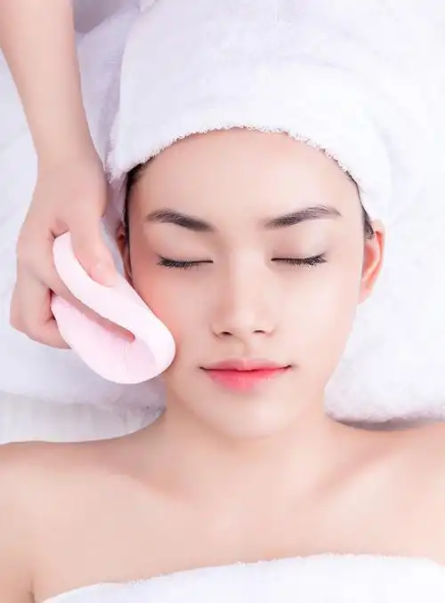 通常美容学徒必须学习培训做脸,做人体的技巧,把握某些技术专业美容