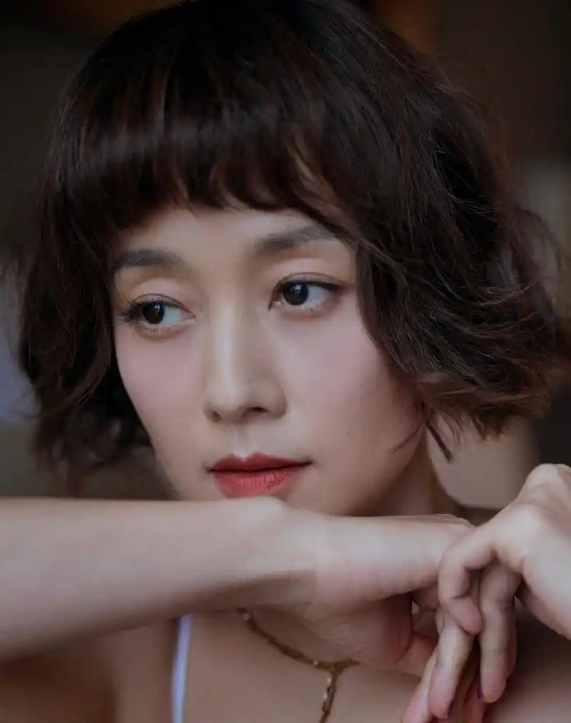 发型对气质影响多大?看马伊琍就知道,长发像大妈,短发更有韵味