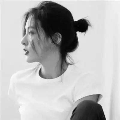 女生头像黑白伤感侧脸孤独真人忧伤头像