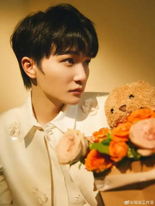 周深说自己的青春和大家一样##周深用贵阳话背化学元素周期表##周铑