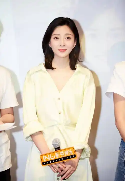 殷桃越胖越好看穿灰色旗袍温柔典雅这身材太让人羡慕了