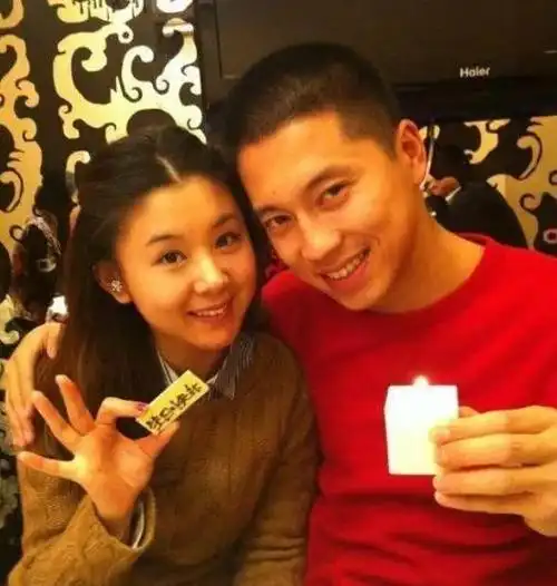 李小萌出道20年与王雷相恋15年零绯闻37岁怀二胎