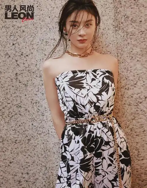 37岁袁姗姗登男人风尚封面镂空长裙曲线傲人葫芦身材绝了