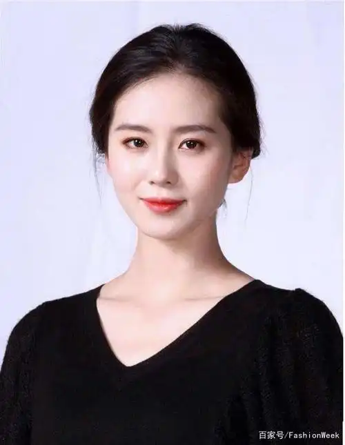 刘诗诗产后写真照真美,牛仔元素青春有活力,身材纤瘦迷人