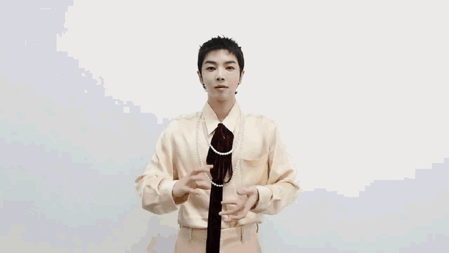 华晨宇看日出手势舞