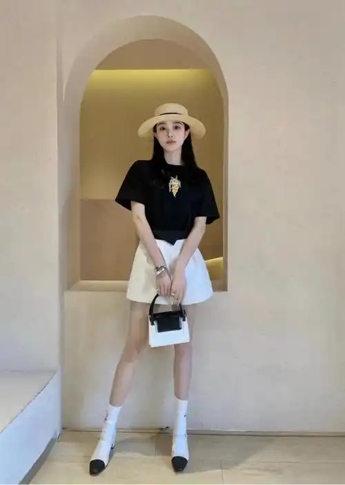 白色短裤配什么颜色t恤?百看不厌的配色灵感分享