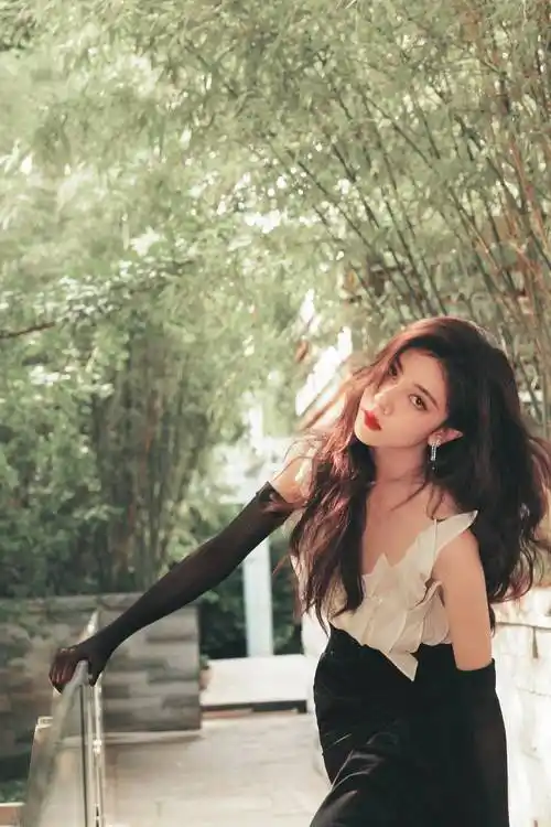 宋妍霏经典黑白搭配连衣裙性感写真_女神_整体_高跟鞋