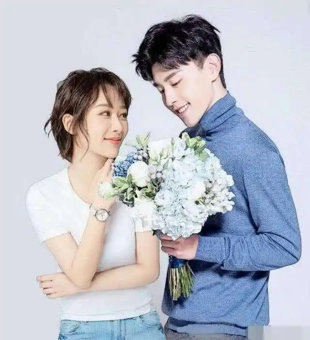 杨紫夺走邓伦初吻邓伦她是我心中一个恋爱对象第一次难免慌张