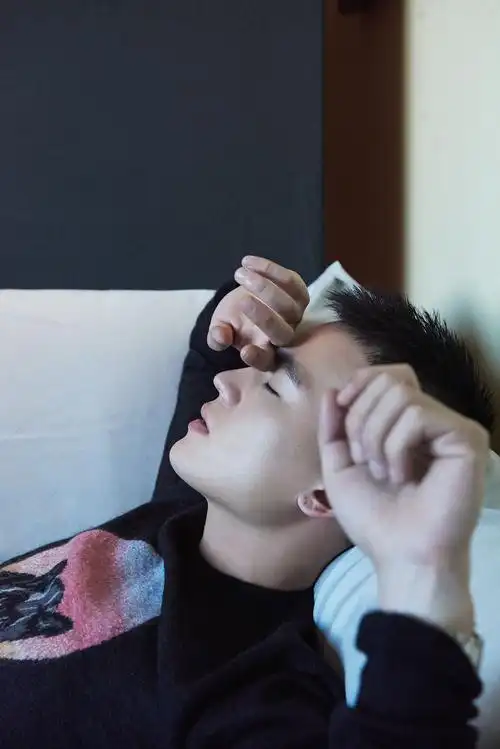 欧豪亮相某品牌活动活力look酷帅有型