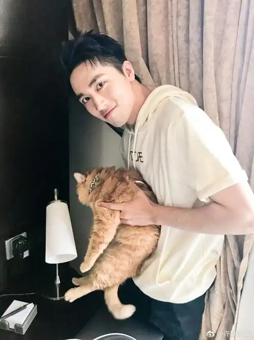 许魏洲:可爱 善良 贤惠,嗯我觉得这些很重要.