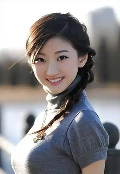 景甜:马云,成龙都敬她三分,住3.