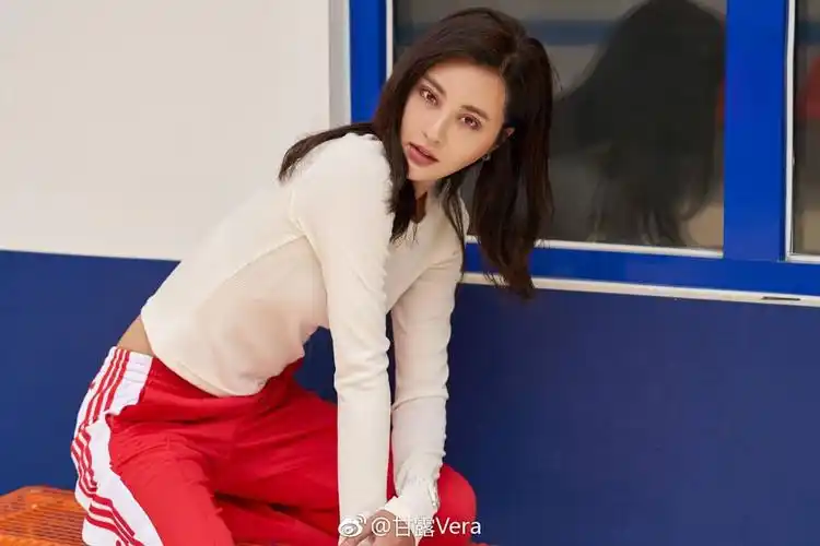 甘露一个活出自我的女明星网友称她宝藏大女孩