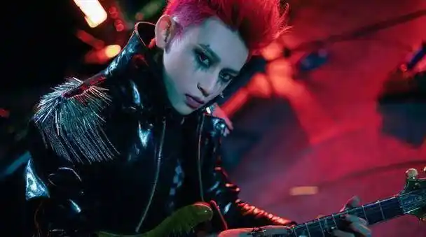 小鬼铆钉小丑哥特装打破旧格,独具锋芒,帅气迷人_王琳凯_头发_音乐会