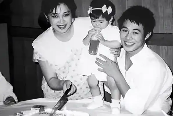 小时候的李连杰家庭状况比较糟糕,或许是因为营养跟不上的原因,李连杰