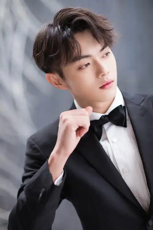 许凯儒雅绅士西装写真图片,明星,高清,帅气,魅力,儒雅,许凯