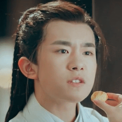 易烊千玺帅气美食可爱gif动图_动态图_表情包下载_soogif