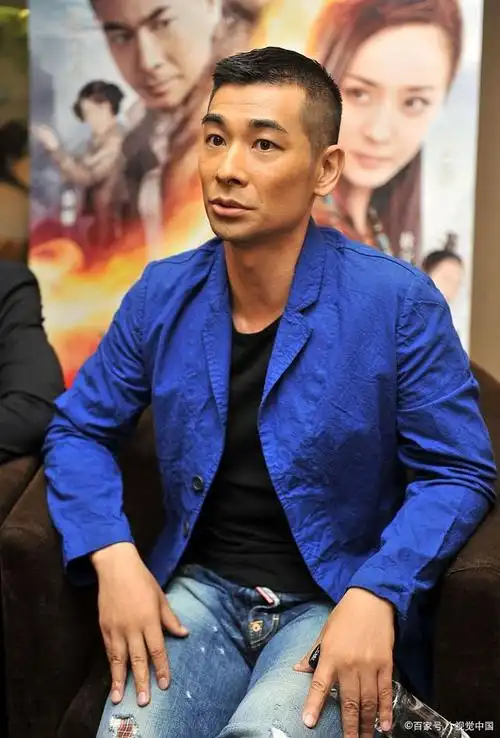 这是赵文卓一家同框,儿子帅气,女儿好漂亮,真是令人好羡慕啊