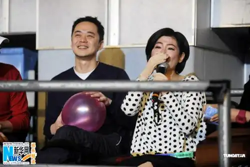 老是说自己没话题的田馥甄(hebe),连续两天开唱因"爱"变得很有