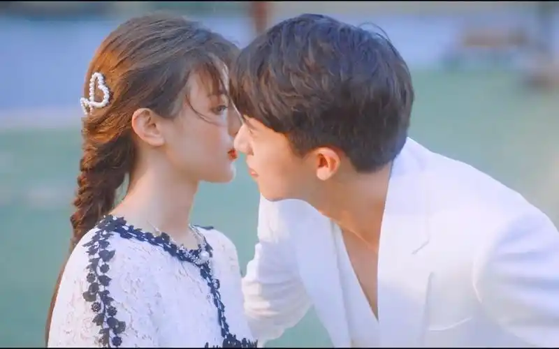 仲夏满天心杨超越x许魏洲这才是偶像剧男女主该有的颜值