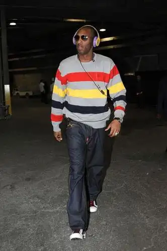 求科比嘻哈打扮照片?