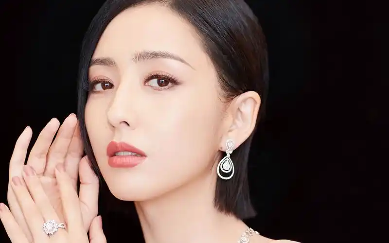 佟丽娅白裙性感高清桌面壁纸