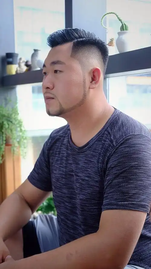 留胡子也是不一样的帅气