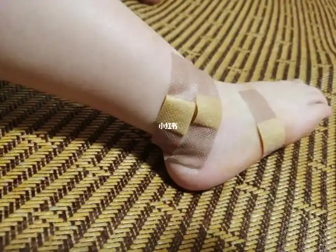 迷恋创口贴的娃