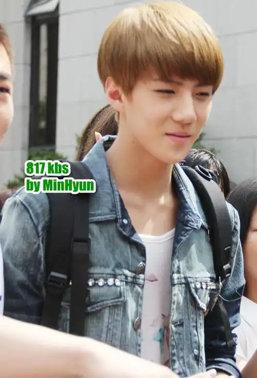 谁有世勋刚出道那会儿穿这件衣服的图片?