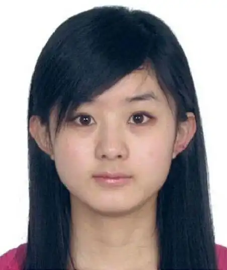 他们拍出来的素颜证件照又是什么样子的呢,而且镜头还是很高清的,所以