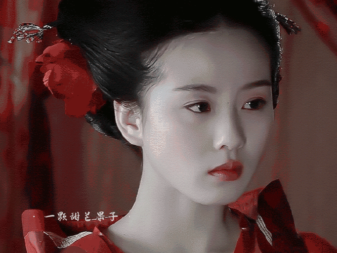 18岁的刘诗诗像洋娃娃