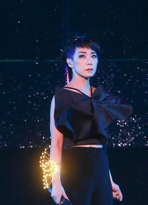 小眼睛大气场的歌坛天后林忆莲造型多变单眼皮十分耐看