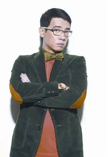 陈小春:从打工仔到亿万身家,长相平平为何能成最经典韦小宝?