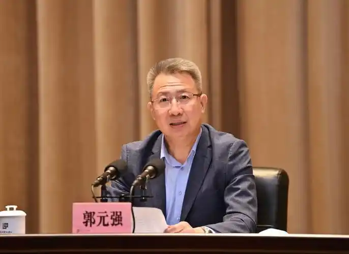 市委理论学习中心组专题报告会暨干部大讲堂举行:切实提升领导经济